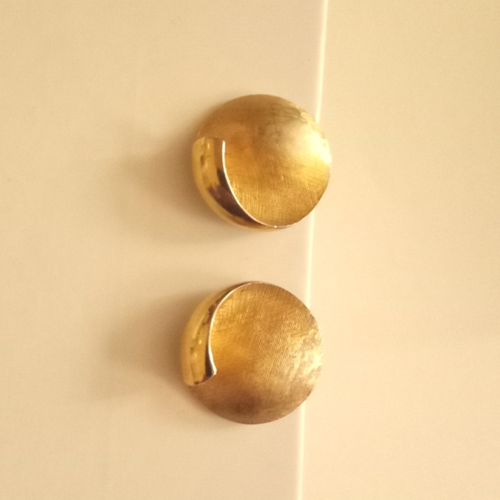 Crown Trifari gold metal swirl clip on earrings